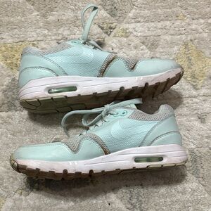 Nike Mint Green Athletic Shoes